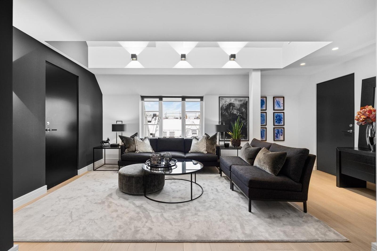 Luxury Penthouse With Rooftop Terrace *