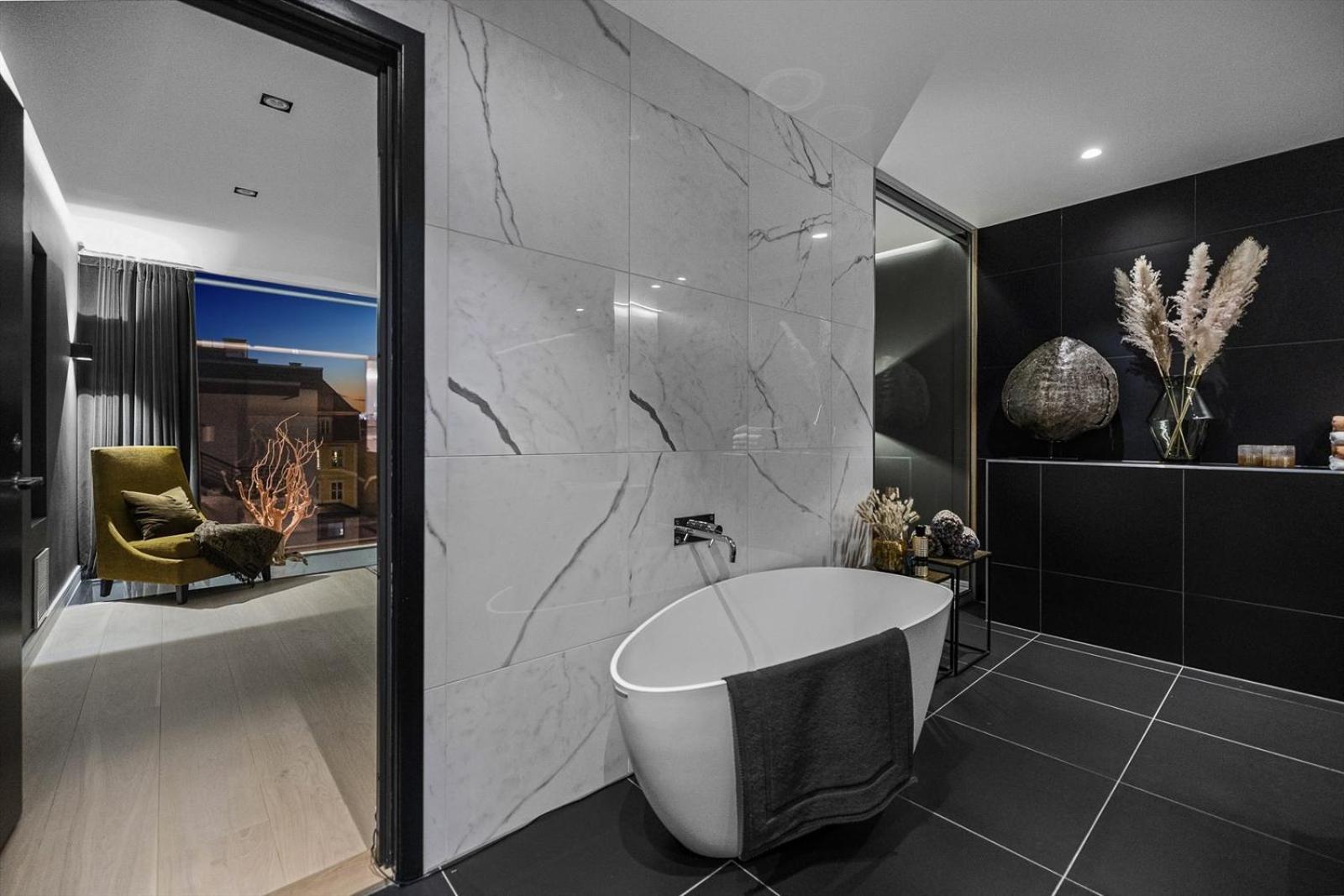 Luxury Penthouse With Rooftop Terrace *